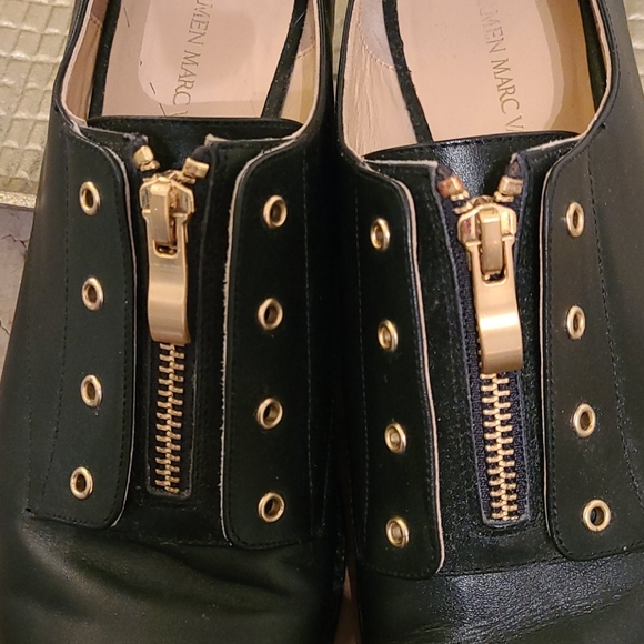 Carmen Marc Valvo Black Laceless Shoes - Picture 2 of 9